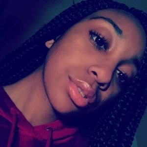 Meet your Posher, Alexis